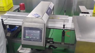 Metalldetektor in Lebensmittelqualität für Produktionslinien